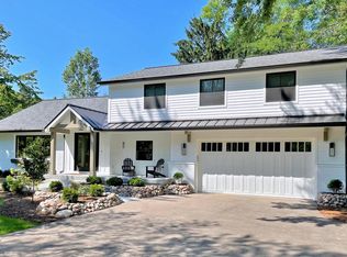 530 E Maple Ln, Mequon, WI 53092
