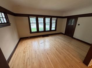 6208 W Lloyd St, Wauwatosa, WI 53213