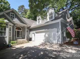 8 Oakwood Ln, Clover, SC 29710