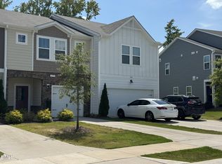 250 Brook Farm Ln, Fuquay Varina, NC 27526