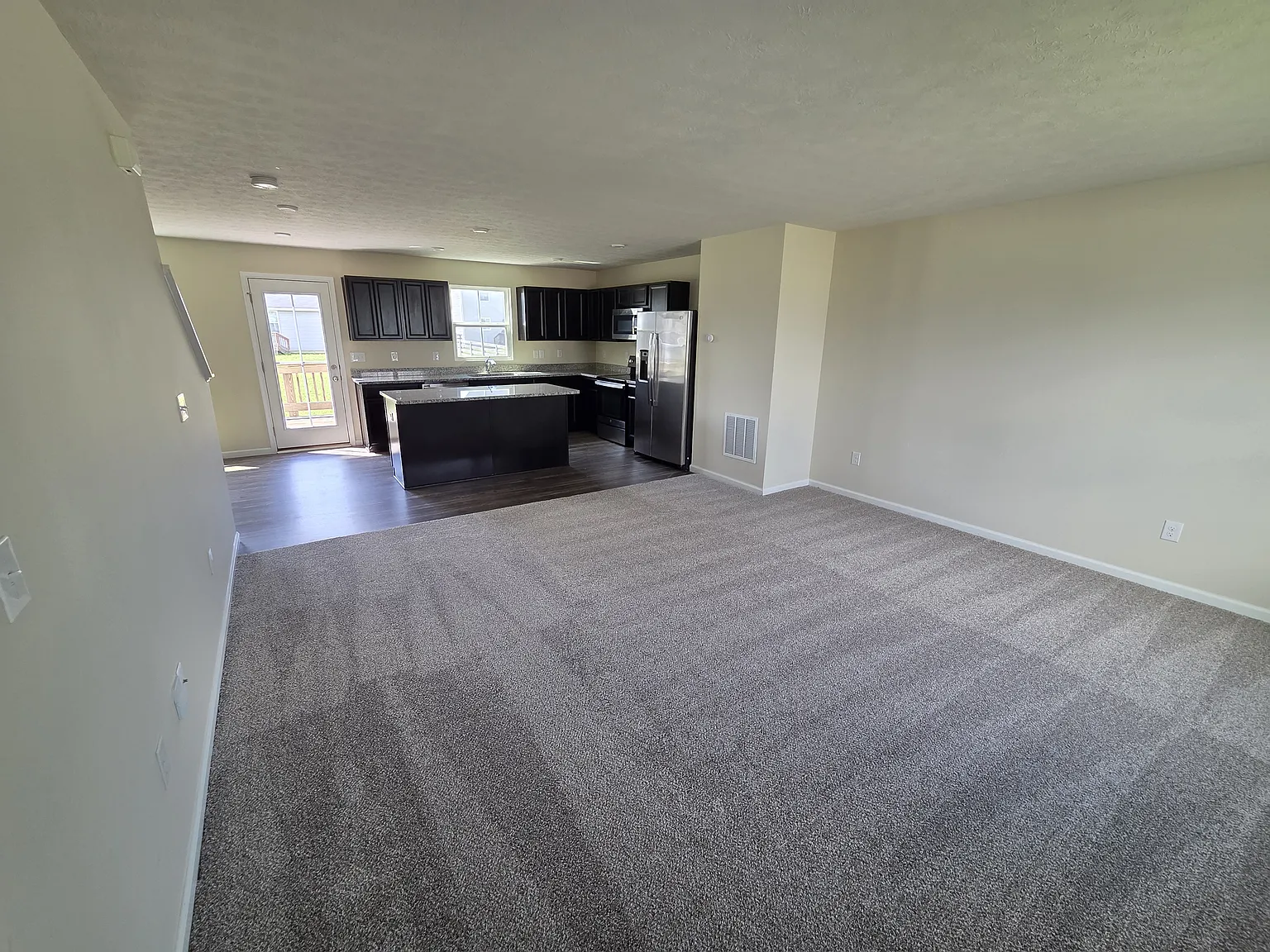 4 bed, 2.5 bath, 1918 sqft, $2,600 — Photo 4