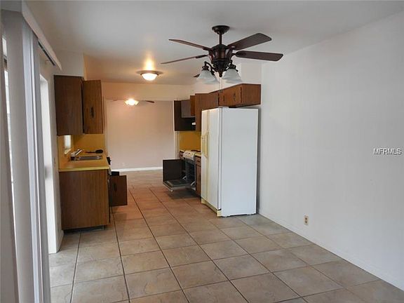 5th image of 218 Lake Ring Dr