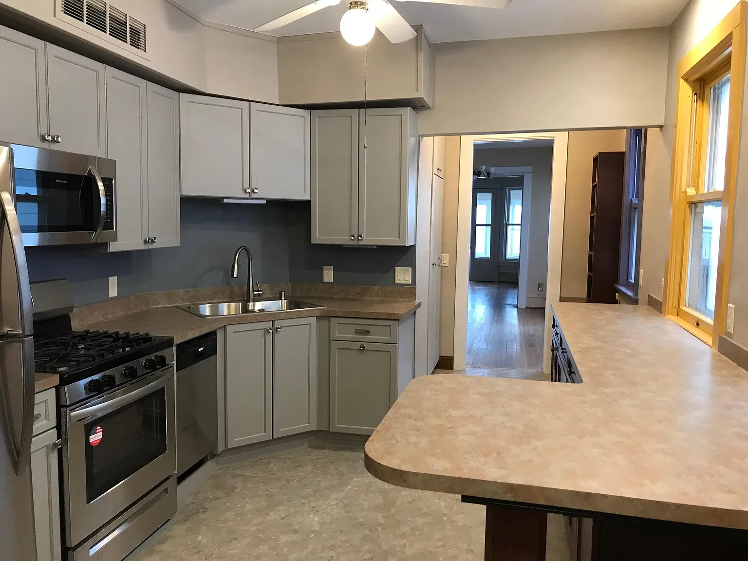 840 Spaight St — Photo 3