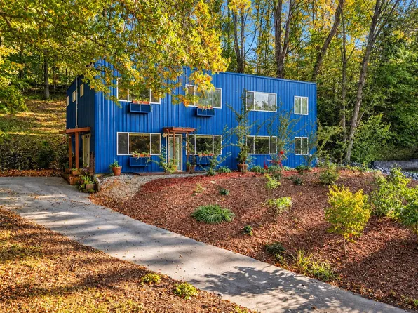 3 Overlook Ct, Johnson City, TN 37604