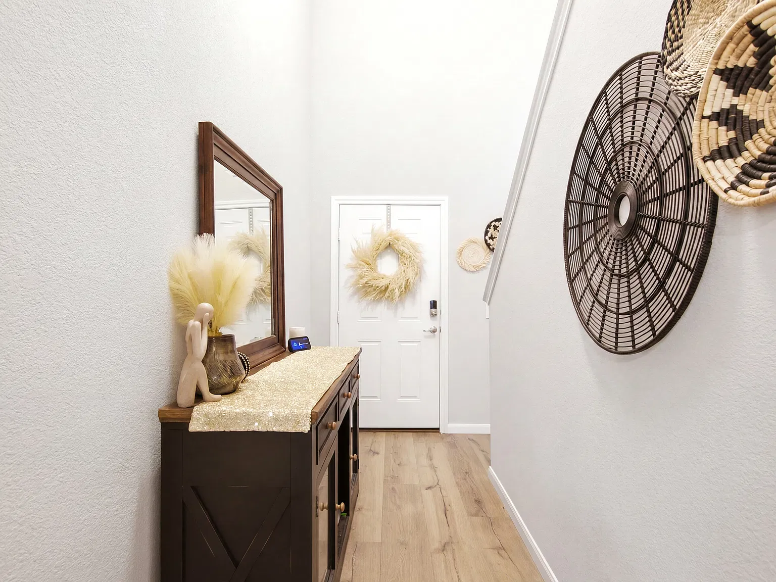 4 bed, 2.5 bath, 2238 sqft, $2,800 — Photo 2