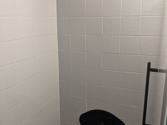 4th image of 3115 Bagley Ave #9
