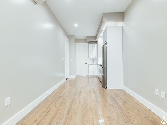 3rd image of 195 Menahan St APT 2L