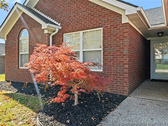 3rd image of 3703 Parkview Way