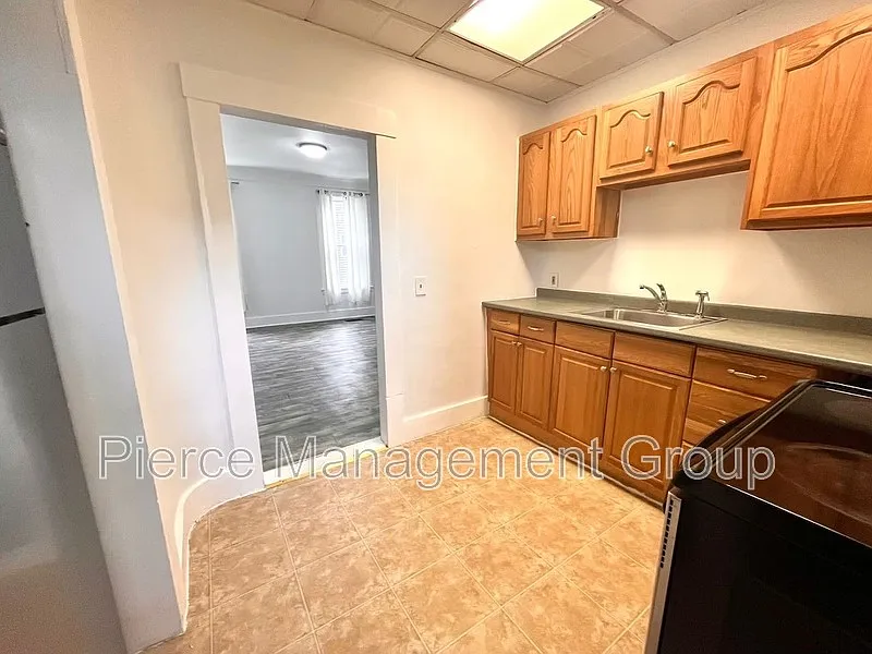 2 bed, 1.0 bath, 876 sqft, $2,150 — Photo 3