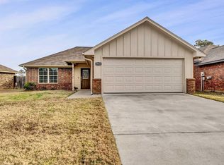 19421 King Ranch Dr, Flint, TX 75762