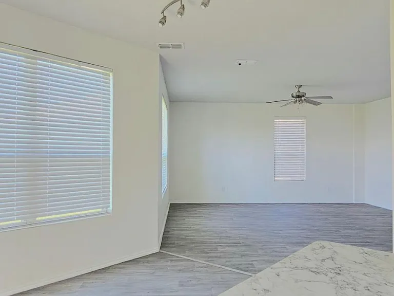 1004 Waverly Dr — Photo 11