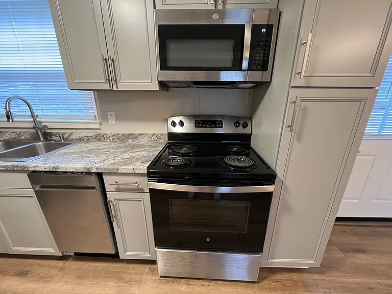 809 Randolph St #2 — Photo 3