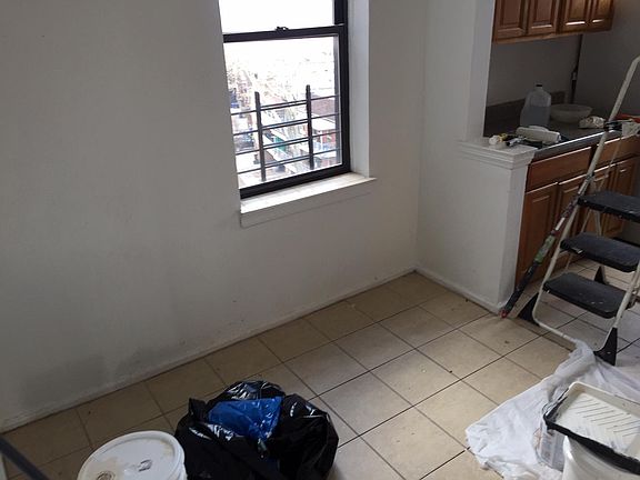 3rd image of 14055 Burden Cres APT 4A