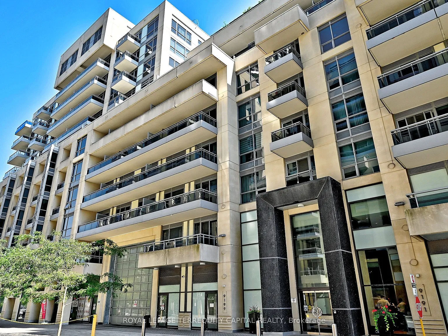 9199 Yonge St — Photo 2