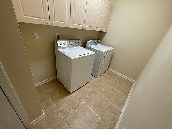3rd image of 933 E Terranova Way