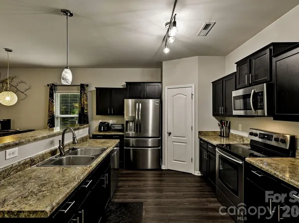 2206 Turtle Point Rd, Charlotte, NC 28262