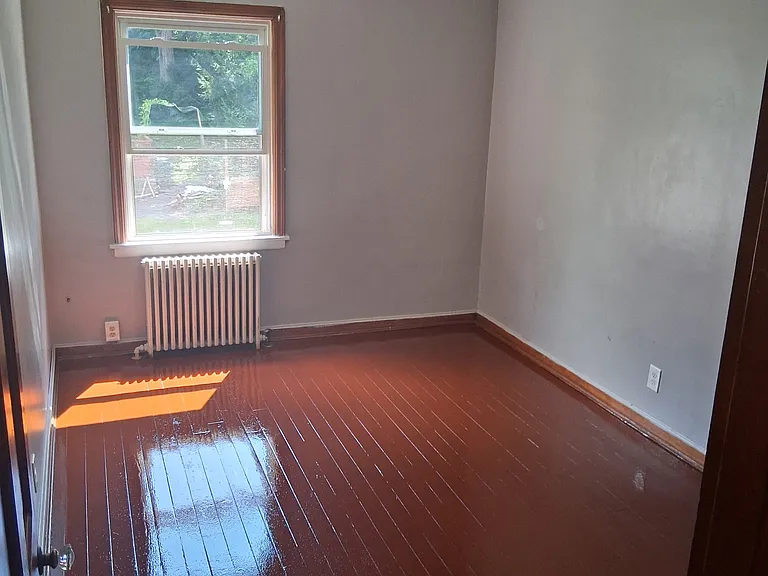 2910 Boudinot Ave #4 — Photo 2