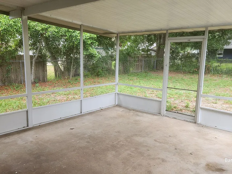 549 Martha Dr — Photo 15