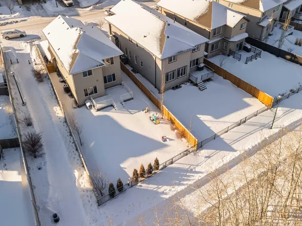 3683 8th St NW, Edmonton, AB T6T 0S3