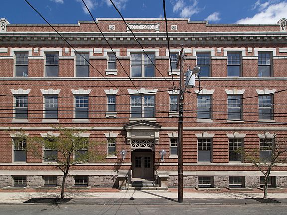 660 Centre Street