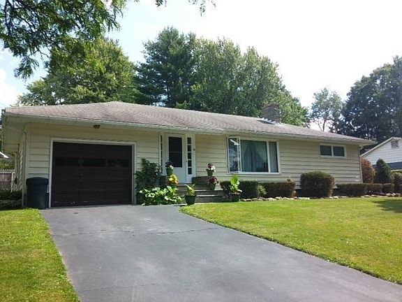 4th image of 38 Edgewood Dr