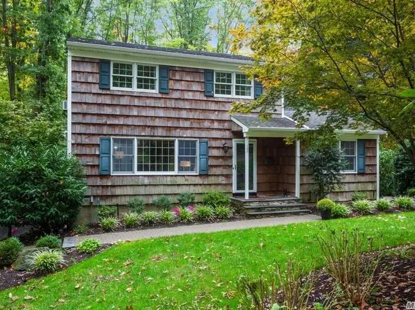 105 Cooper Ct, Port Jefferson, NY 11777