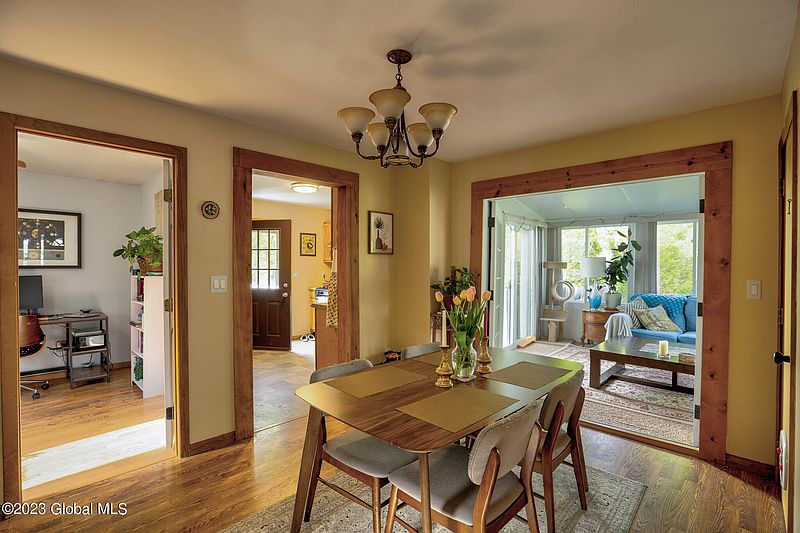 5th image of 11 W Hudson Avenue