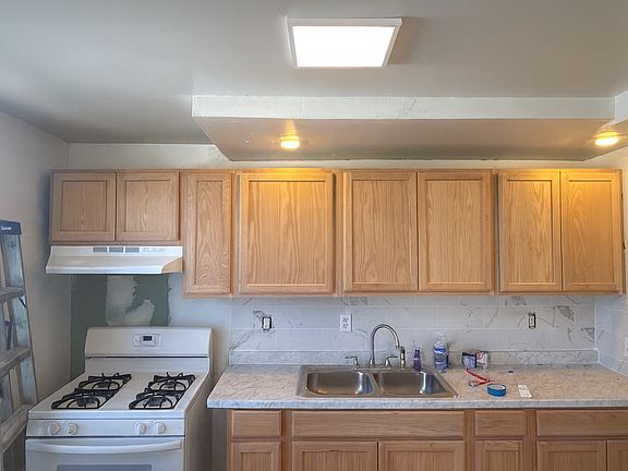 5th image of 470 Laurel Hill Ave Floor 2