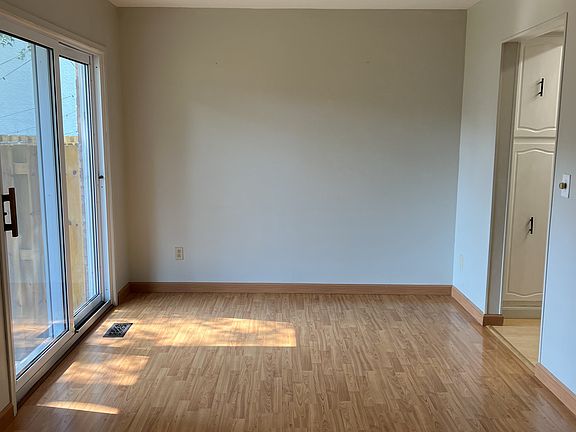 4th image of 3327 Burbank Dr