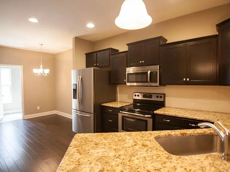 527 Vintage Green Ln — Photo 2