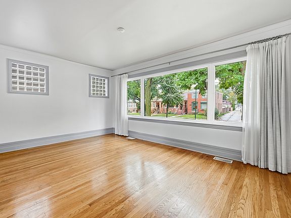 2nd image of 5455 N Lieb Ave
