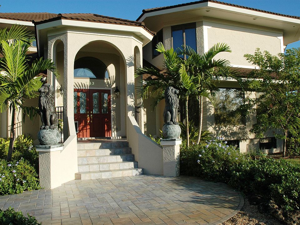 1st image of 733 SE Saint Lucie Blvd