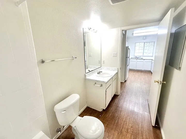 2520 W Prairie St — Photo 16