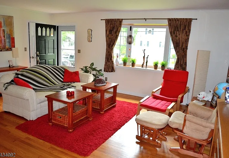 1 Willow St — Photo 4