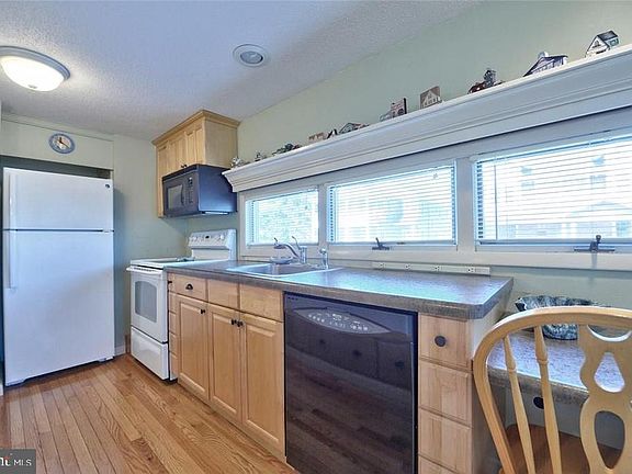 5th image of 109 N Atlantic Ave #1