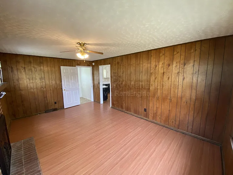 1804 Sherwood Dr — Photo 15