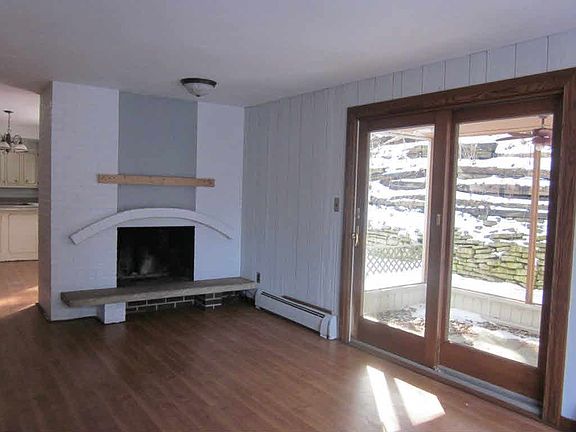 3rd image of 919 Laverne Dr