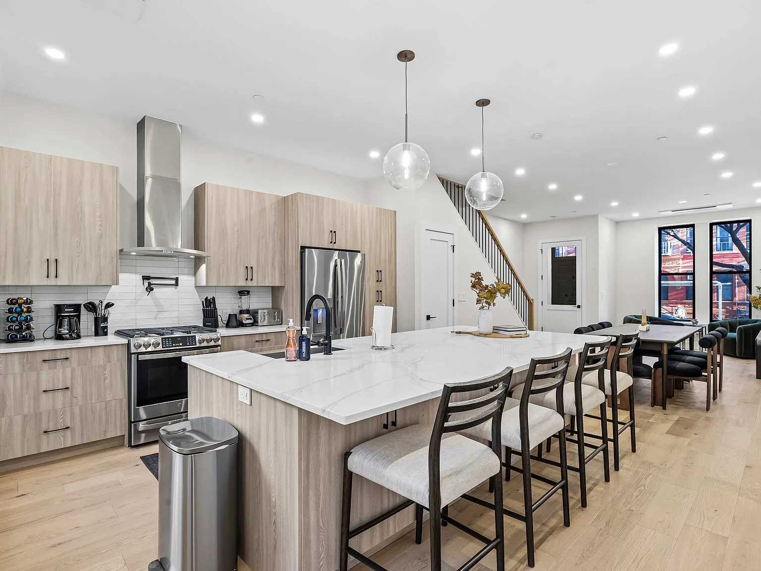 391 Manhattan Avenue — Photo 2