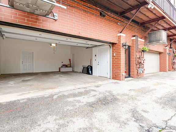 5th image of 121 S Western Ave Unit 4