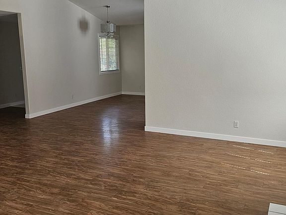 4th image of 424 E Avenue J11