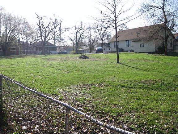 3rd image of 510 S Forest Ave