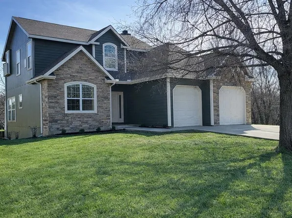 121 Hillside Dr, Baldwin City, KS 66006