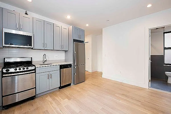 Rented by Jonis Realty | media 2