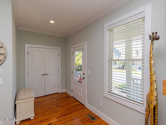 3rd image of 266 Manning Square