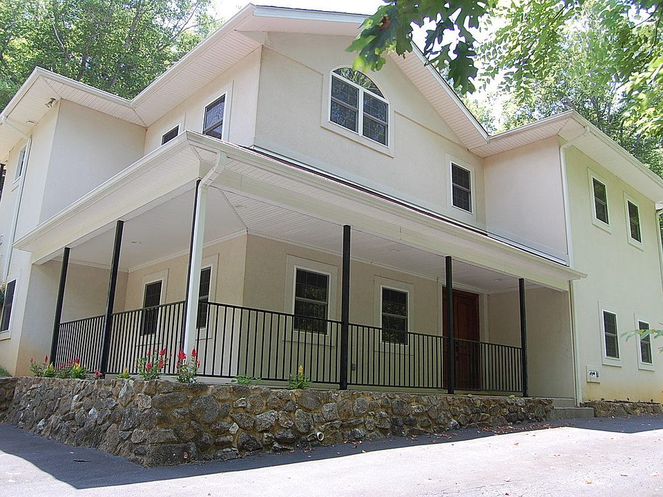 1st image of 300 Hilltop Dr
