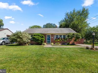 11 Dennis Dr, Willow Street, PA 17584