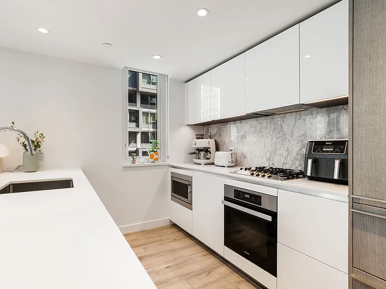 1107 Richards St #202 — Photo 3