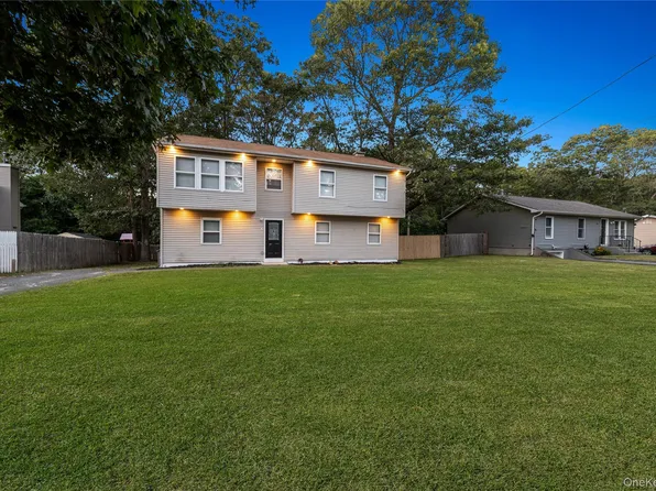 25 Nord Park Boulevard, Middle Island, NY 11953