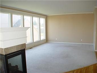 5th image of 5701 NE Holiday Dr