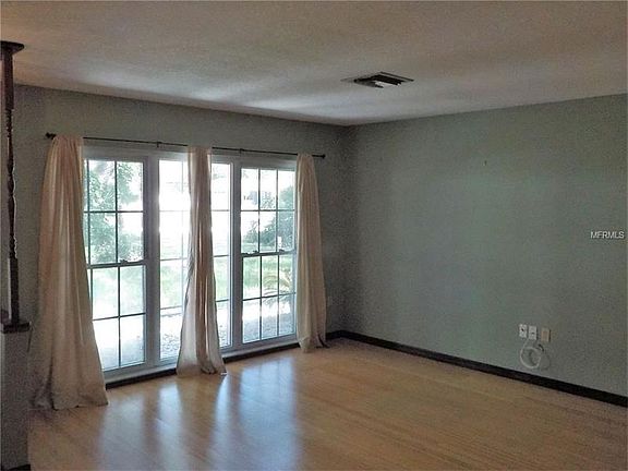 3rd image of 214 Vermont Ave